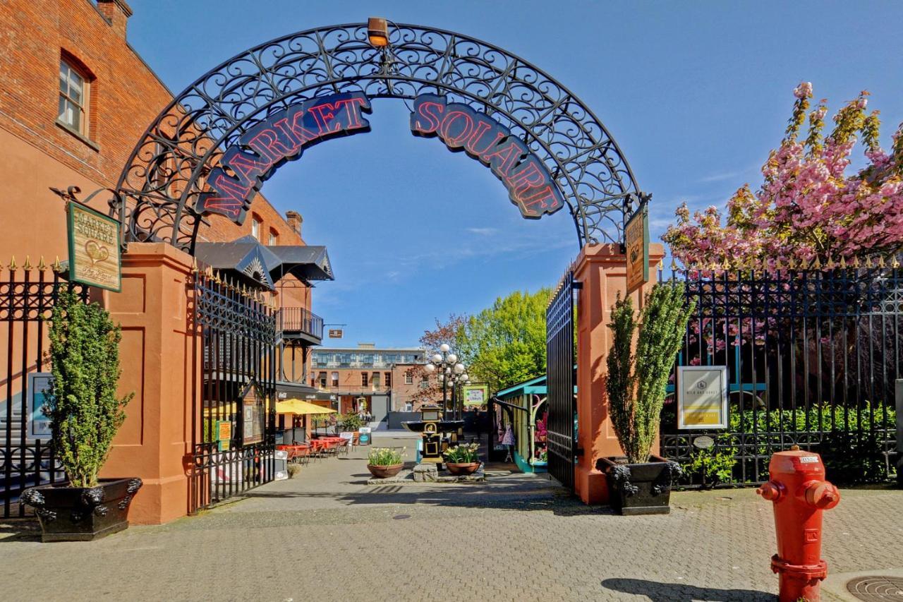 Gorgeous Old Town Condo With Patio And Parking! Victoria Exterior foto