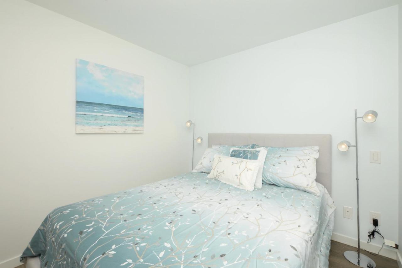 Gorgeous Old Town Condo With Patio And Parking! Victoria Exterior foto