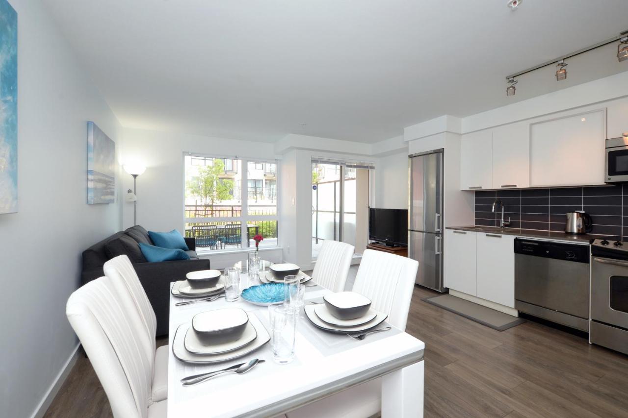 Gorgeous Old Town Condo With Patio And Parking! Victoria Exterior foto