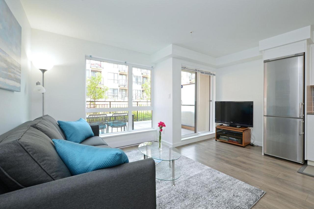 Gorgeous Old Town Condo With Patio And Parking! Victoria Exterior foto